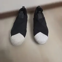 adidas ブラック スリッポンスニーカー