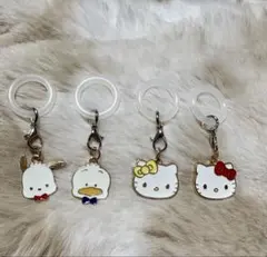 サンリオ　めじるしアクセサリー　キティ　ミミィ　ポチャッコ　ペックル　４個セット