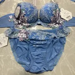 サルート 09グループ⭐️店舗限定⭐️PU⭐️M⭐️新品❗️ - メルカリ