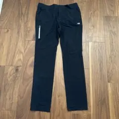 New Balance スリムフィット ブラックパンツ