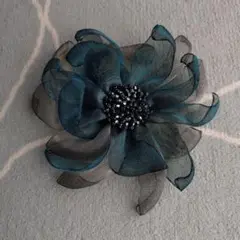 青と黒のシフォン花ブローチ