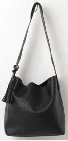 アングリッド　ワイドベルトショルダーバッグ・タッセルつき