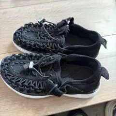 キッズ ブラック 編み込みサンダルkeen18cm