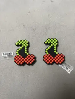 Crocs ジビッツ Beaded Cherry 2個セットのサムネイル