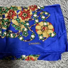 CHANEL ペイズリー　宝石柄 シルクスカーフ　87×87 グリーン系 CHANEL シャネル 宝石柄 ジュエリー フラワー ロゴ シルク