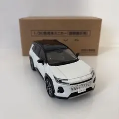 トヨタ ハイランダー ホワイトパール 中国トヨタカラーサンプル