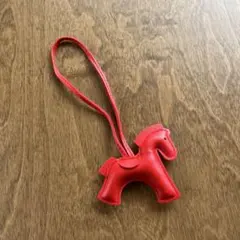 レザー 馬型チャーム 赤 バッグチャーム キャラクター