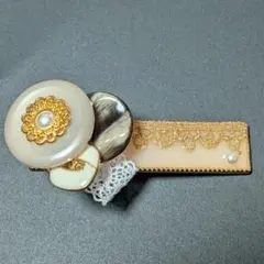 レトロボタン装飾ヘアクリップ