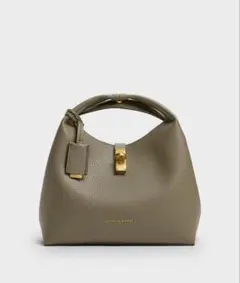 CHARLES & KEITHチャンスメタリックアクセントバケットバッグ