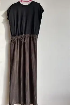 半袖Tシャツ プリーツスカート ワンピース 黒 ブラウン　細見え フリー
