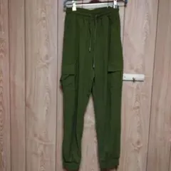 オリーブ カラー カーゴパンツ　　М〜Lサイズ