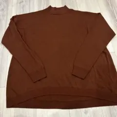 ブラウン ハイネック エクストラファインメリノハイネックセーター　春ニット