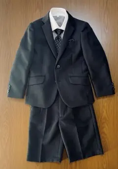 【黒フォーマルスーツ】 120cm ネクタイ・チーフ付き