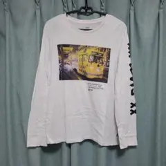 Levi's　レディース 長袖Tシャツ　フォトプリント 英字ロゴ