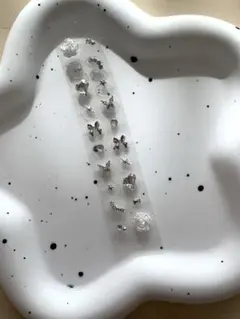 耳つぼジュエリー【２つご購入で-160円】匿名配送　即時発送　シルバー　白　大人