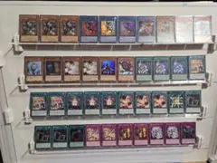 即日配送　遊戯王　道化の一座　再世　神　 本格構築済デッキ　まとめ買い割引中 即日配送 遊戯王 道化の一座 再世 神 本格構築済デッキ まとめ買い割引