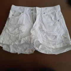FUN ホワイト ダメージ加工 ショートパンツ