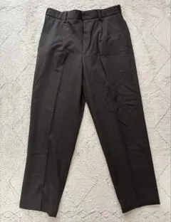 ユニクロ　タックテーパードパンツ