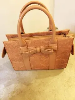 【美品】リボン付き ハンドバッグ ピンク系 ペイズリー型押し フェミニン 上品