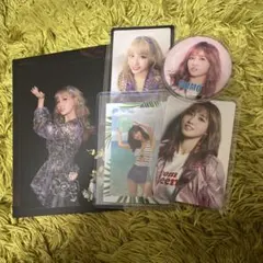 TWICE twice モモ トレカ 缶バッジ