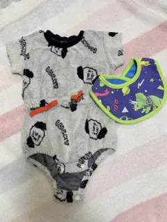 ロンパースとスタイのセット