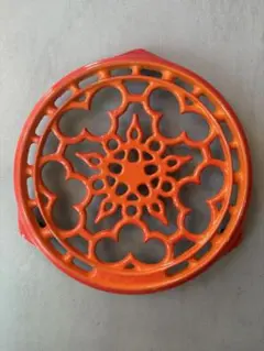 LE CREUSET 鍋敷き ラウンド・トリベット レッド 直径22cm - メルカリ