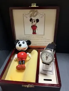 ★激レア2000本限定！ミッキーマウス生誕70周年記念 Qミッキー文字盤　腕時計のサムネイル
