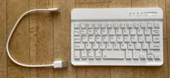 Bluetoothワイヤレスキーボード　USB充電ケーブル付き　ホワイト
