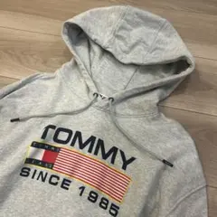 トミー　パーカー　グレー