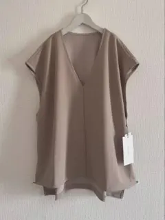【新品タグ付き】Vネック オーバーサイズ トップス