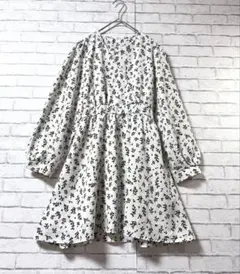 Vネックウエストリボン付き花柄ミニワンピース カシュクール風 Aライン フレア