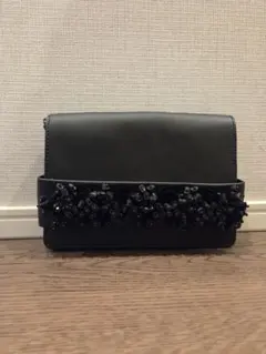 ビーズ装飾 ブラック クラッチバッグ　チェーン付き