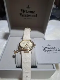 Vivienne Westwood ホワイト腕時計チャーム付き 箱付き稼働品 - メルカリ