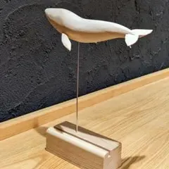 木製　空飛ぶク鯨-カードスタンド　オブジェ　天然木　日本製　職人手仕事