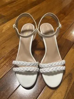 Cole Haan ホワイト編み込みサンダル