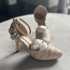 新品♡ビジュー付きベージュパンプスのサムネイル