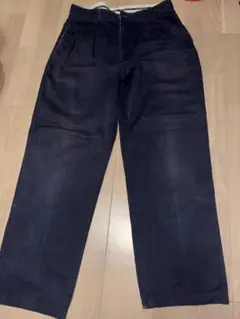 ネイビー チノパン