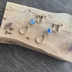 【ハンドメイド】 イヤリング 濃い青 ドロップ型