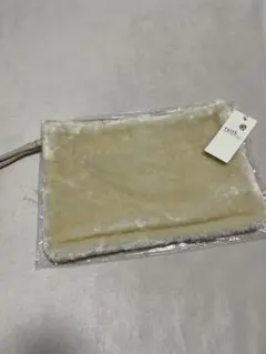 ファーのクラッチバッグ　アイボリー