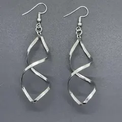 スクリュー　ロング　ピアス　揺れる　大人可愛い　上品　大ぶり　シンプル　シルバー