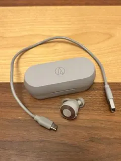 【左、ケース、コード】Audio-Technica ワイヤレスイヤホン グレー