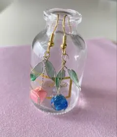 ハンドメイド ピアス ピンクと青のチューリップのセット