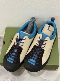 KEEN スニーカー ベージュ ブラック ブルーのサムネイル