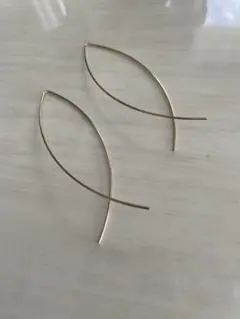 ゴールド リーフ型ピアス
