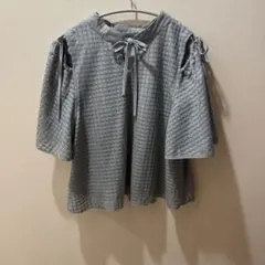 肩あきリボンブラウス グレー 半袖 mily biletのサムネイル