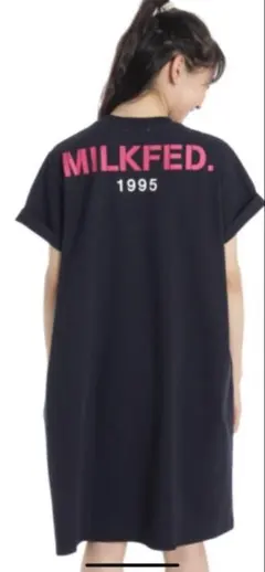 MILKFED. 半袖ワンピース ネイビー tシャツワンピースのサムネイル