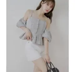 【Chico】新品未使用　ボタン付きニットSPTのサムネイル
