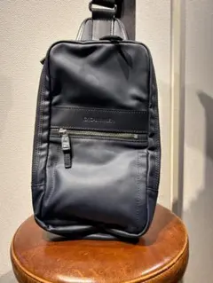 CK CALVIN KLEIN ボディバッグ (ネイビー)