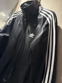 adidas トラックジャケット 黒 スネーク柄のサムネイル