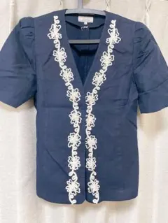 レリアン　刺繍入りノーカラージャケット サイズ9 ネイビーのサムネイル